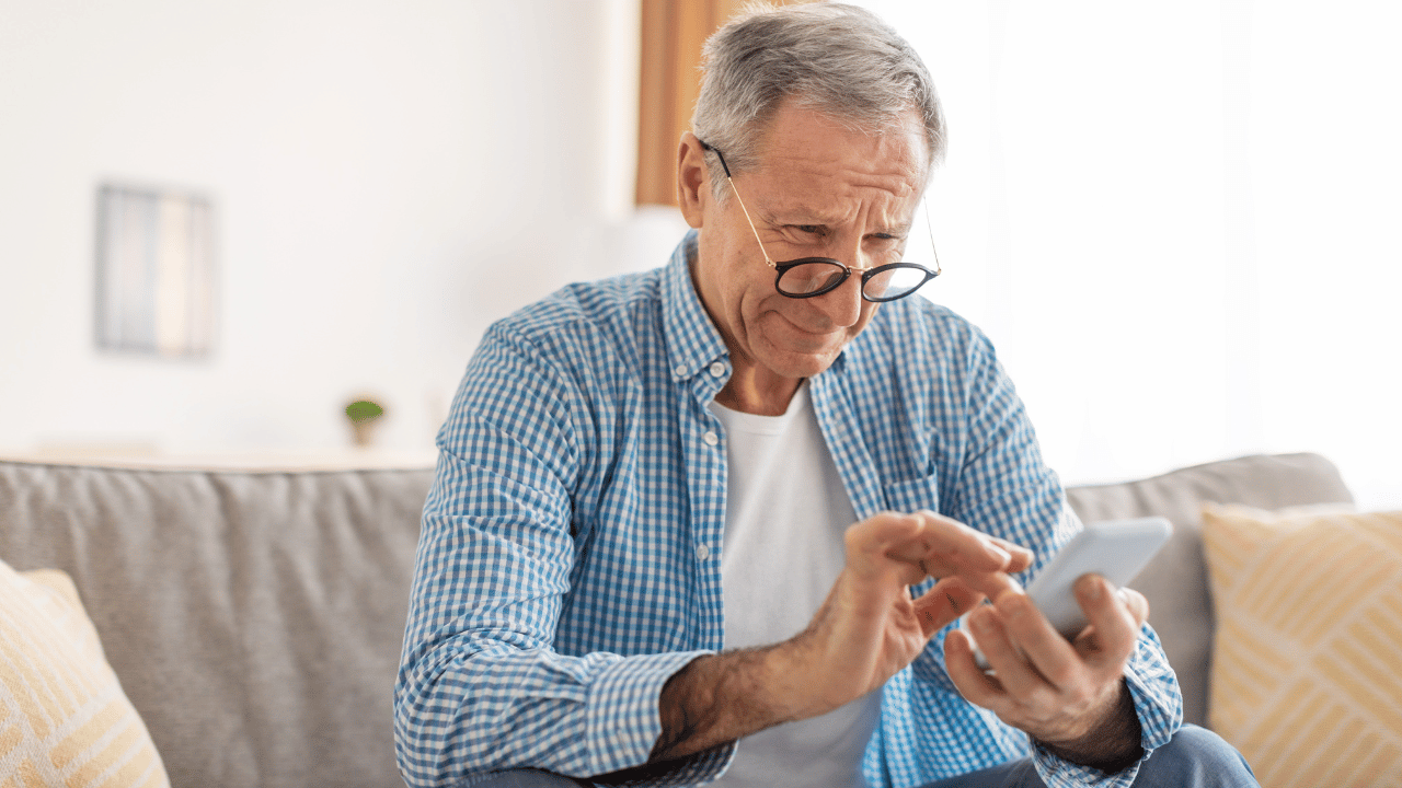How to Safely Introduce Seniors to Digital Payments
